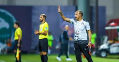 ميكالي ومحمود جابر يطالبان بلعب الفرق على نجيل طبيعي بدلاً من الصناعي