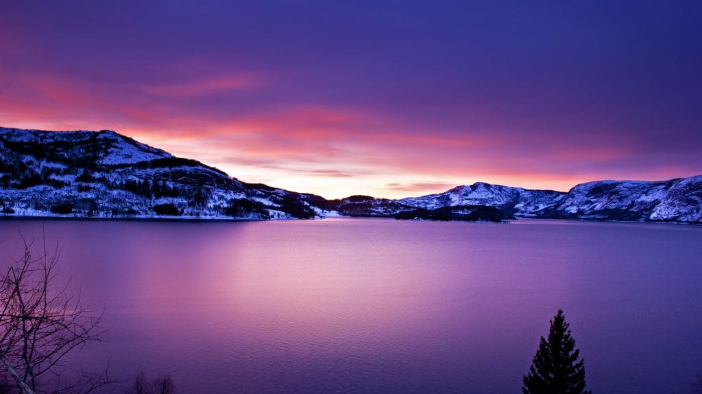 Beautiful-Frozen-Lake-1024x576.jpg
